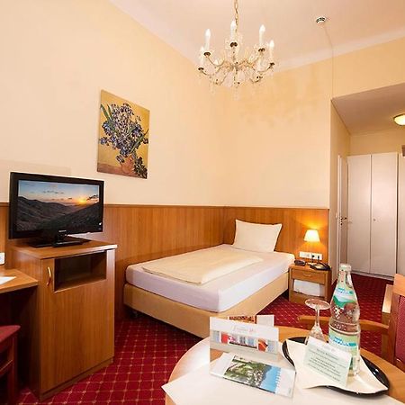 Hotel Schweizer Hof Baden-Baden Oda fotoğraf